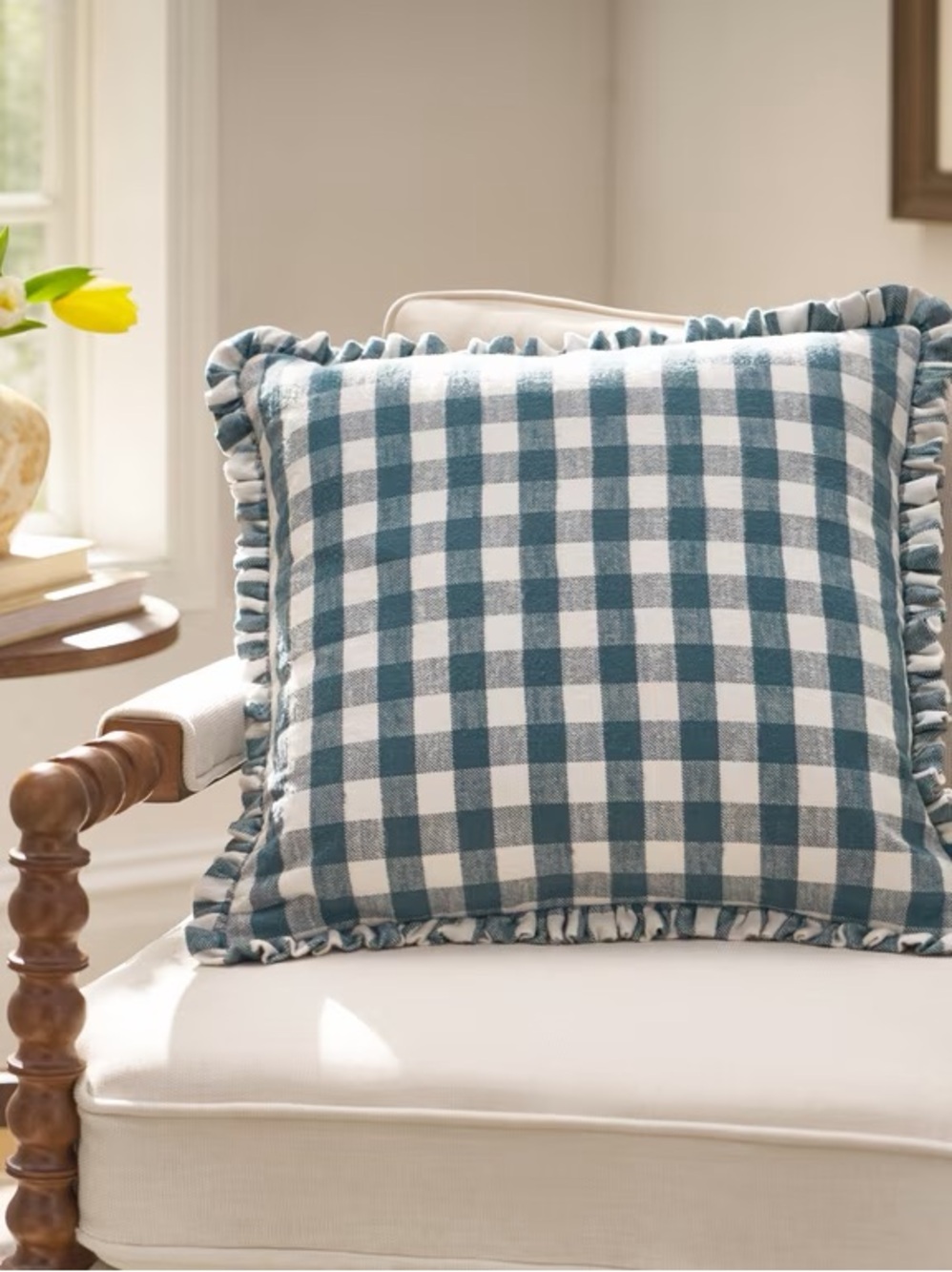 PIONEER WOMAN NWT Woven Gingham Ruffle Decorative Pillow, 20 in x 20 in, Blue